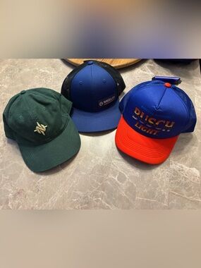 3 men’s hats